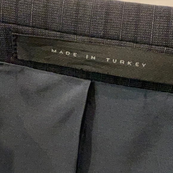 Hugo Boss suit 42S. 36/32 pants - Picture 10 of 11